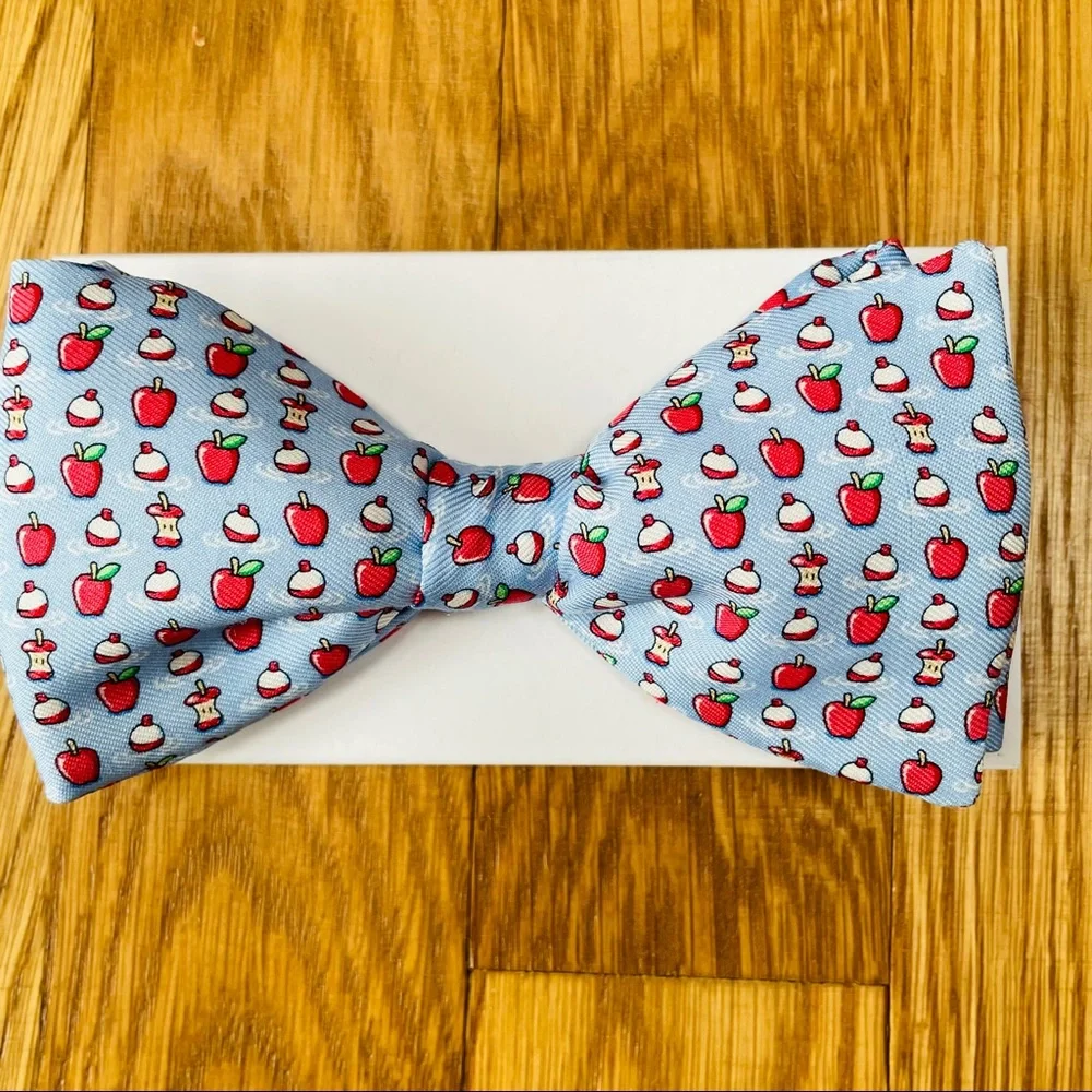 Vineyard Vines Apple Bow Tie- NWT